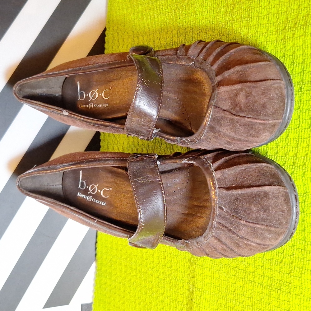 "Pleated" suede Mary Jane pumps